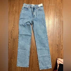 Abercrombie & fitch the 90’s straight ultra high rise. 6R/28